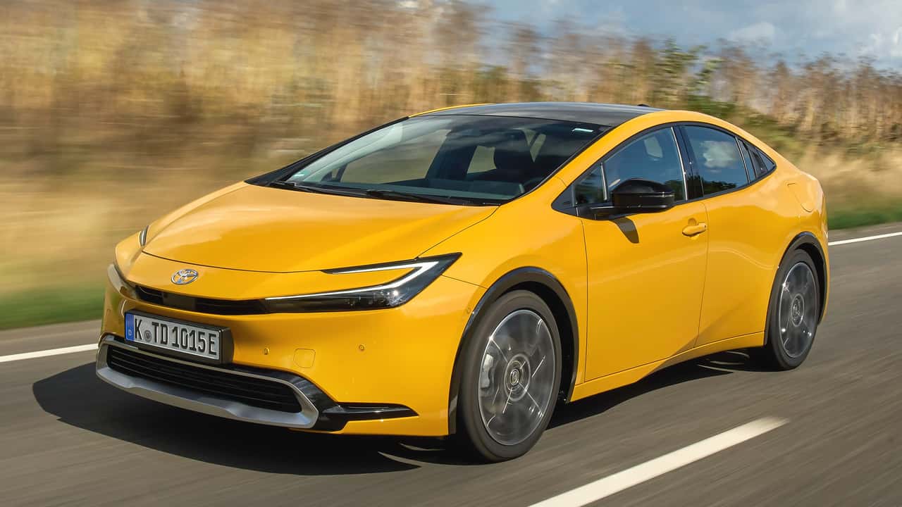 Какие автомобили 2025 года экономят топливо?
