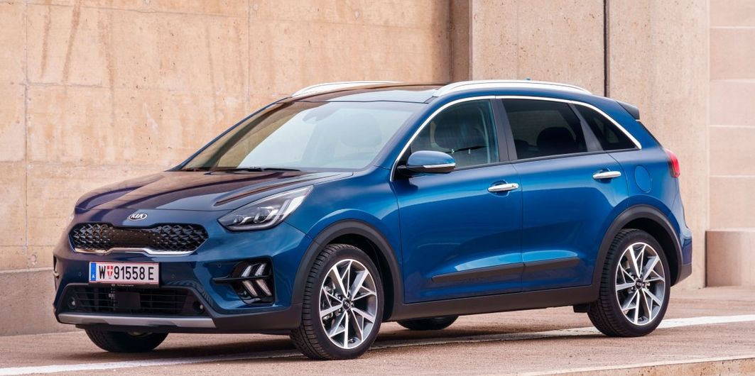 Какие автомобили 2025 года экономят топливо?