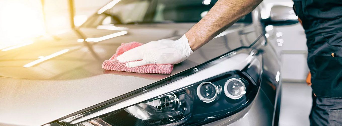 Чистый кузов без царапин: как безопасно удалить битум и насекомых с автомобиля