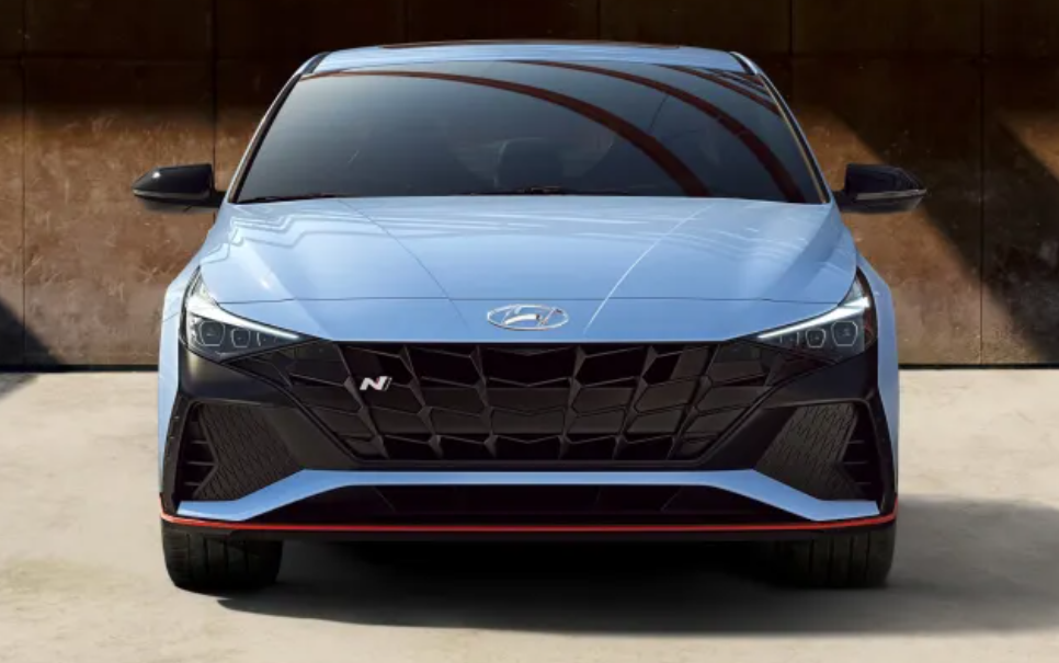 Hyundai Elantra N: сочетание комфорта и спортивного характера